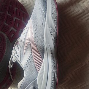 Brook's Size 10 Adrenaline GTS 24 Running Shoes